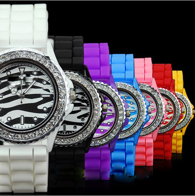 璀璨新潮，时尚个性 深圳市泰时瑞钟表直销炫彩镶石合金硅胶女表